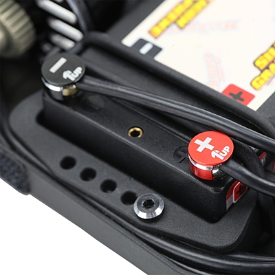 1up Racing LowPro Bullet Plug Grips – Red/Black + LowPro Bullet Plugs 4mm (2pcs)